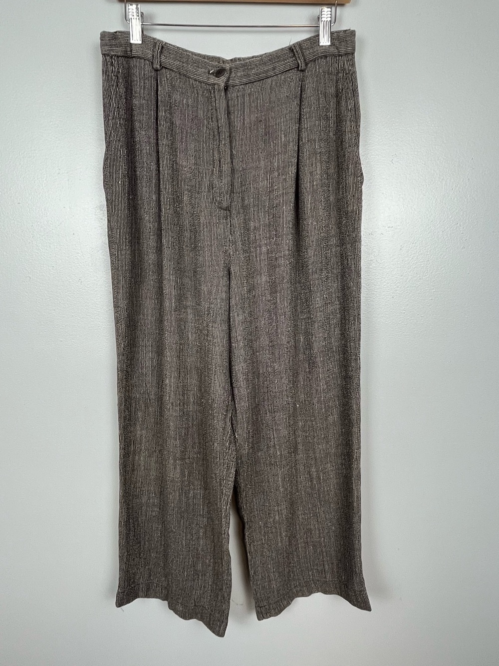 Eileen Fisher brown linen rayon blend trouser style pants, medium.